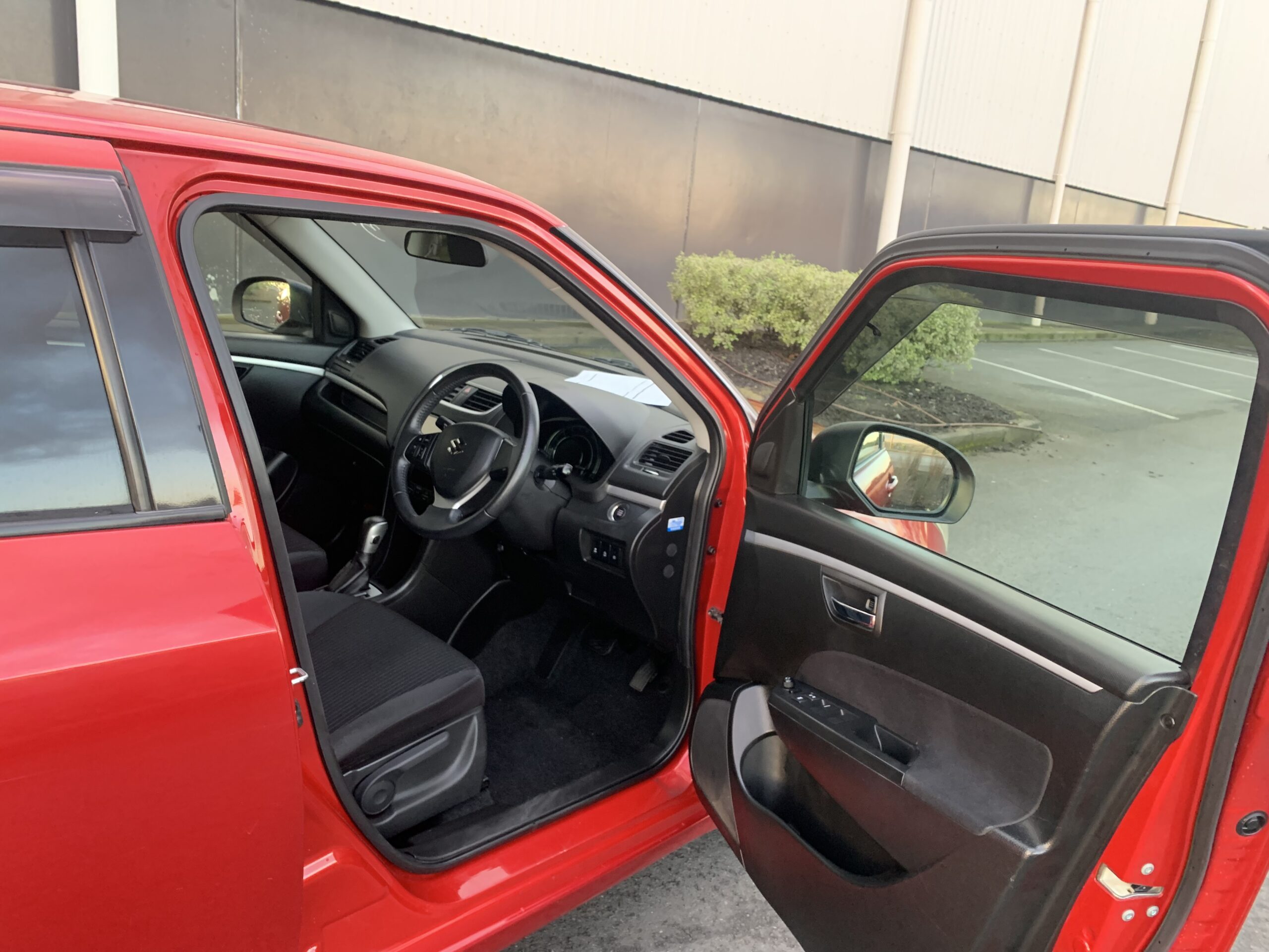 Suzuki Swift 2014: RED – KM 85,601