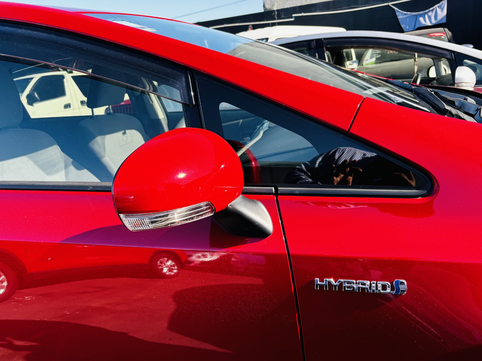 2012 Toyota Prius ALPHA Hybrid – 7-Seater
