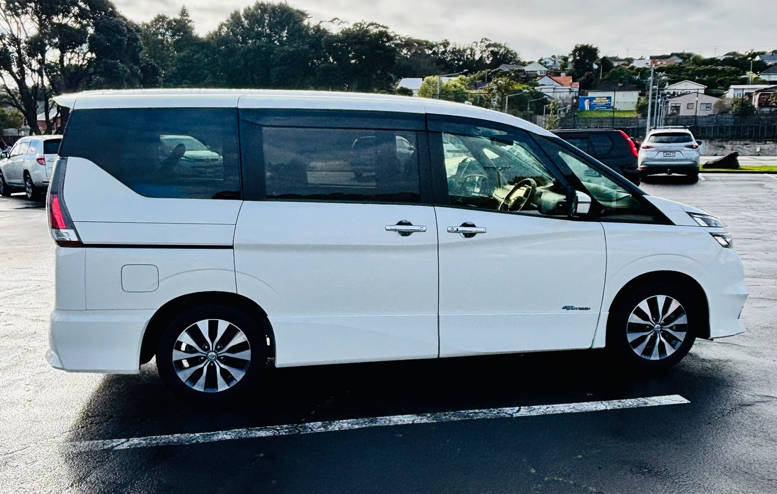 2018 Nissan Serena Highway Star S-Hybrid – ProPILOT | 8 Seater | Only 74,000km