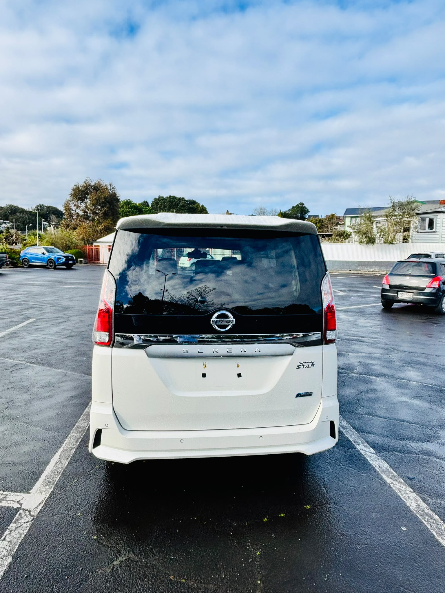 2018 Nissan Serena Highway Star S-Hybrid – ProPILOT | 8 Seater | Only 74,000km