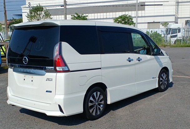 2018 Nissan Serena Highway Star S-Hybrid – ProPILOT | 8 Seater | Only 74,000km
