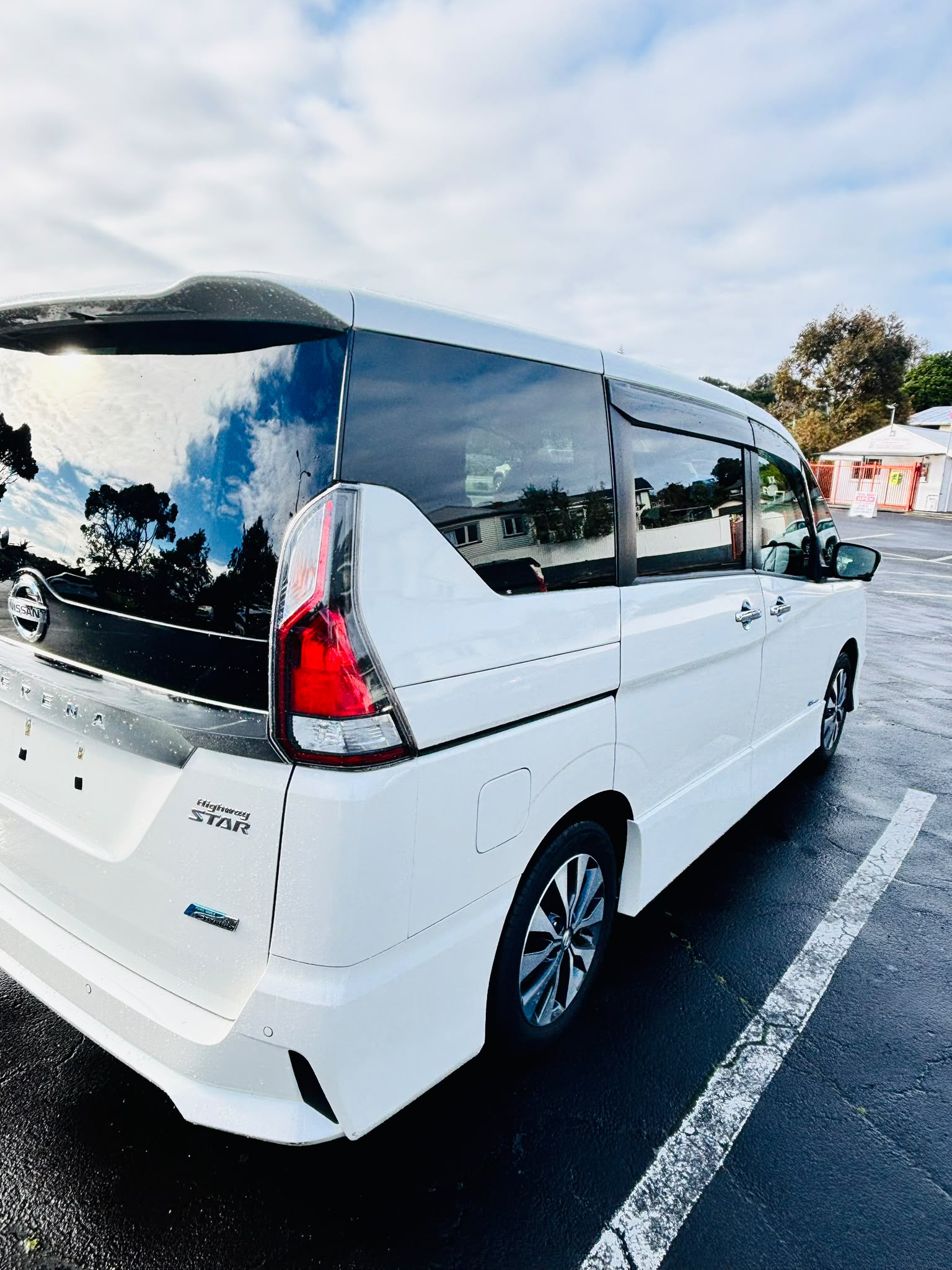 2018 Nissan Serena Highway Star S-Hybrid – ProPILOT | 8 Seater | Only 74,000km