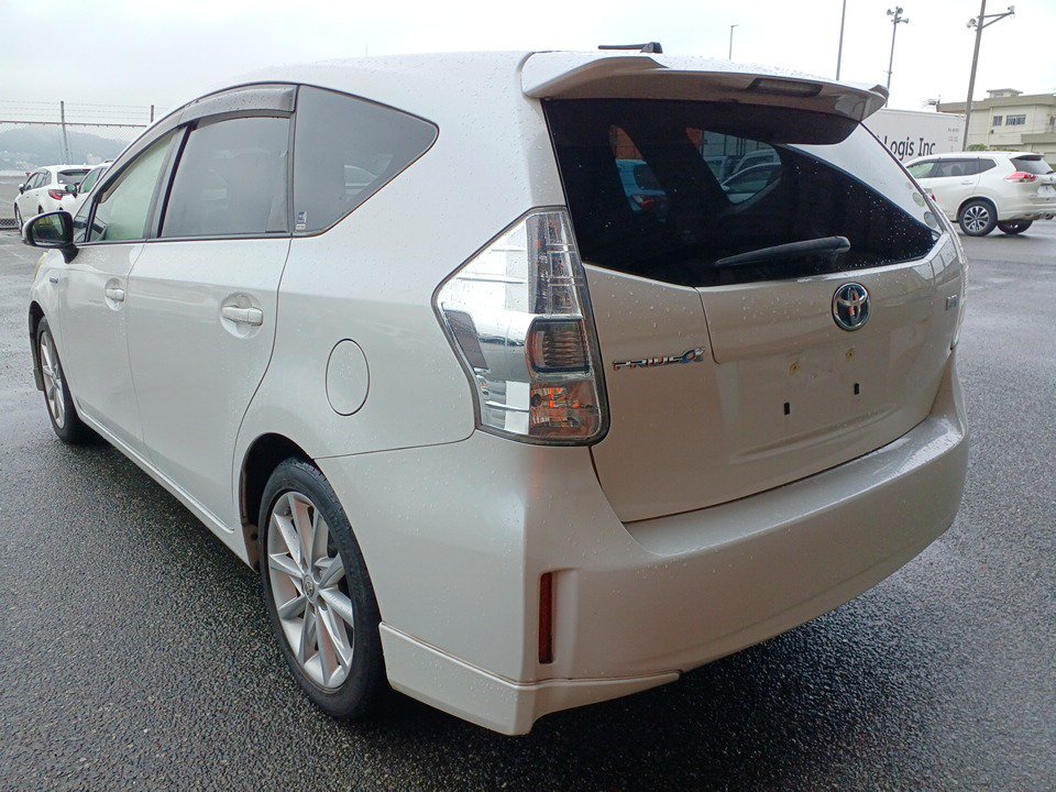 2013 TOYOTA PRIUS ALPHA HYBRID — 7-SEATER FAMILY CAR | JUST IMPORTED